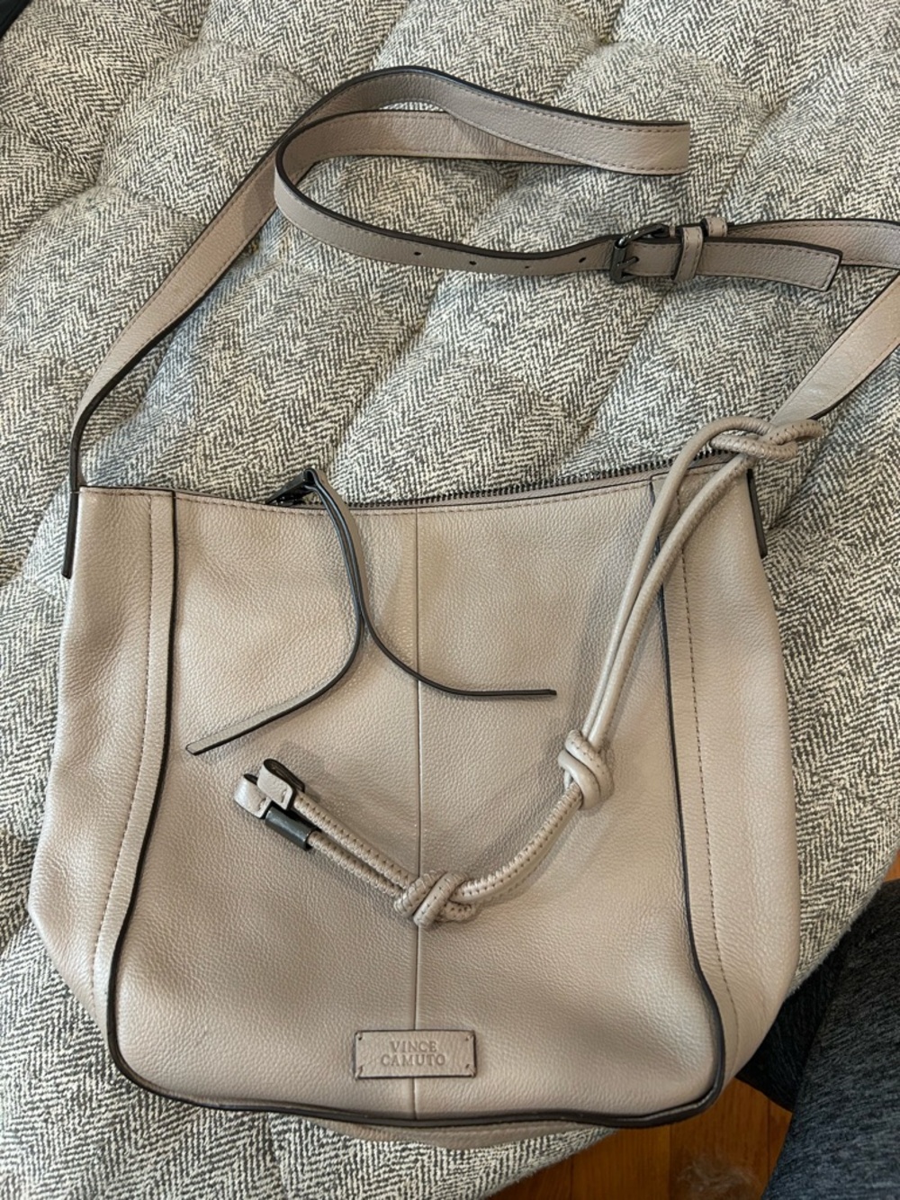 Vince Camuto leather tan/beige bag